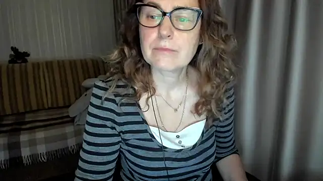 Snapshot of lauraoven chatting on 01/16/26, 07:45 lauraoven online show from 01/16/26, 07:45