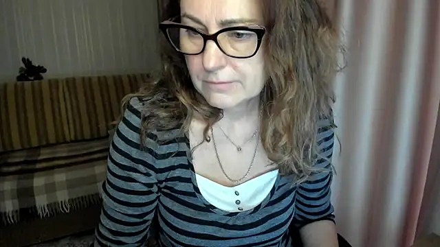 Snapshot of lauraoven chatting on 01/17/26, 08:41 lauraoven online show from 01/17/26, 08:41