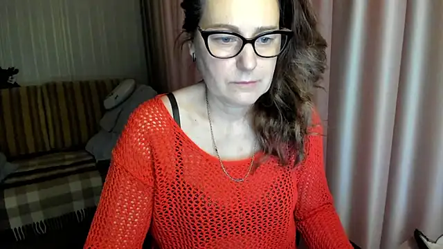 Snapshot of lauraoven chatting on 02/09/26, 07:45 lauraoven online show from 02/09/26, 07:45