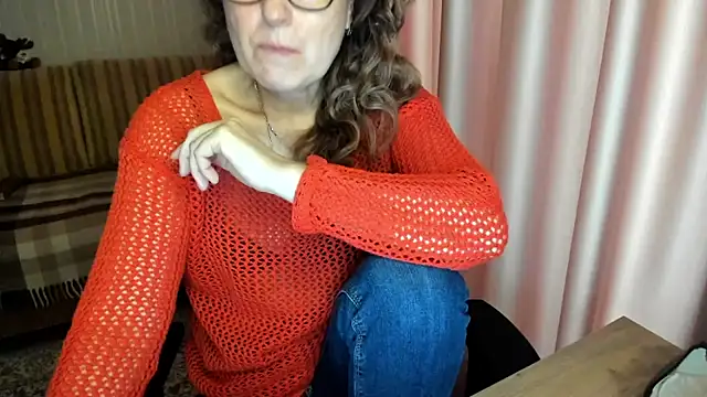 Snapshot of lauraoven chatting on 02/20/26, 07:43 lauraoven online show from 02/20/26, 07:43