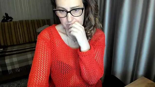 Snapshot of lauraoven chatting on 02/26/26, 03:11 lauraoven online show from 02/26/26, 03:11