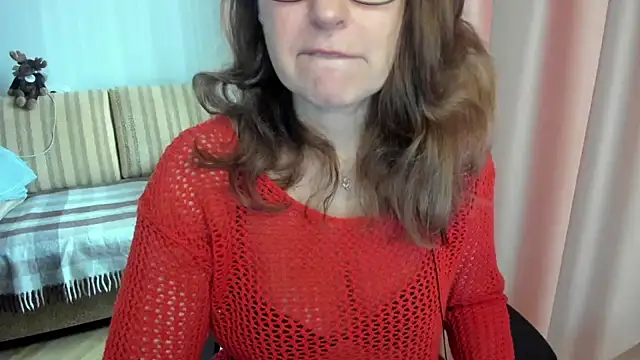 Snapshot of lauraoven chatting on 03/26/26, 08:09 lauraoven online show from 03/26/26, 08:09