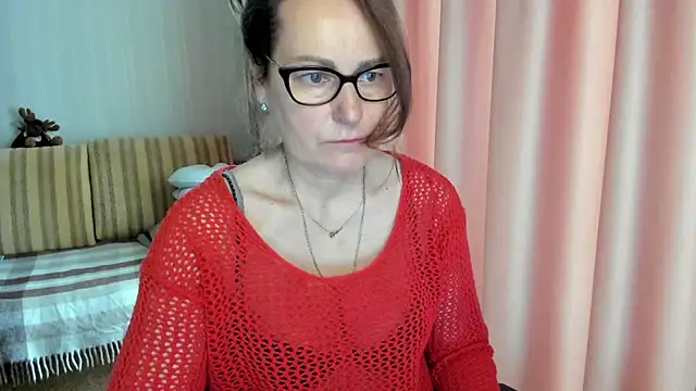 Snapshot of lauraoven chatting on 05/01/26, 08:52 lauraoven online show from 05/01/26, 08:52