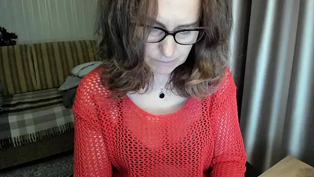 Snapshot of lauraoven chatting on 05/31/26, 07:04 lauraoven online show from 05/31/26, 07:04