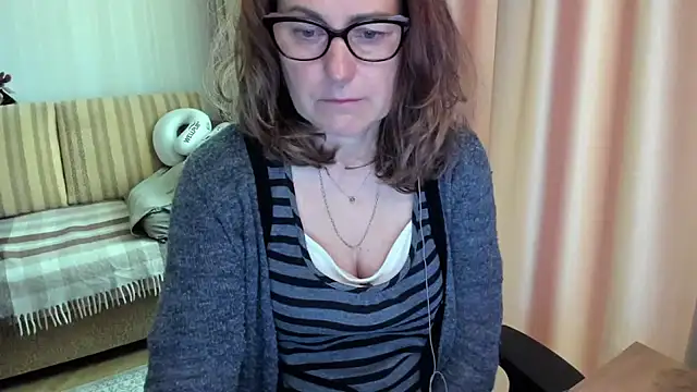 Snapshot of lauraoven chatting on 06/03/26, 07:22 lauraoven online show from 06/03/26, 07:22