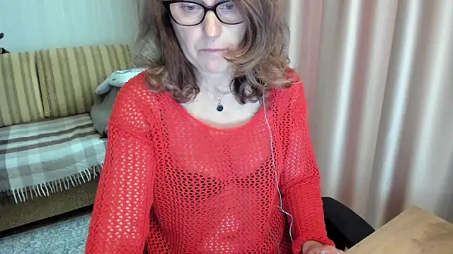 Snapshot of lauraoven chatting on 06/14/26, 11:34 lauraoven online show from 06/14/26, 11:34