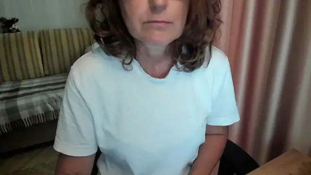 Snapshot of lauraoven chatting on 07/28/26, 03:21 lauraoven online show from 07/28/26, 03:21