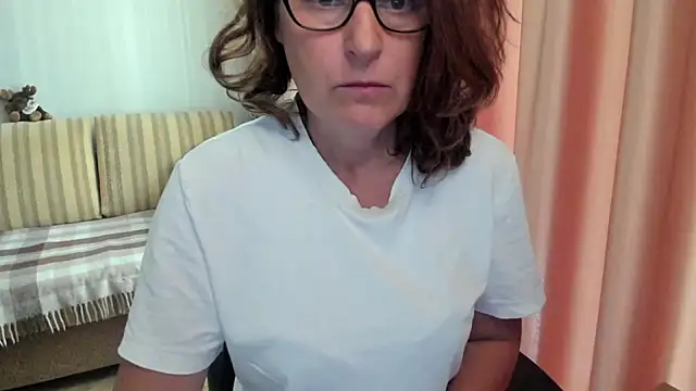 Snapshot of lauraoven chatting on 07/29/26, 06:55 lauraoven online show from 07/29/26, 06:55