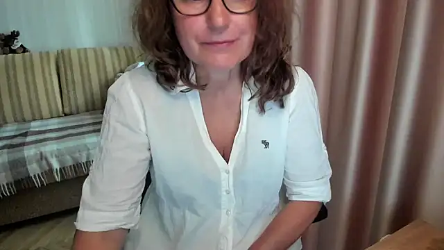 Snapshot of lauraoven chatting on 07/31/26, 07:52 lauraoven online show from 07/31/26, 07:52