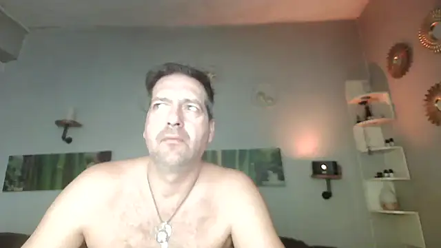 Snapshot of matrikes1 chatting on 12/14/24, 11:39 matrikes1 online show from 12/14/24, 11:39