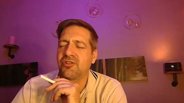 Snapshot of matrikes1 chatting on 12/20/24, 11:26 matrikes1 online show from 12/20/24, 11:26