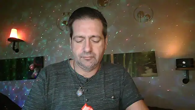 Snapshot of matrikes1 chatting on 12/23/24, 05:43 matrikes1 online show from 12/23/24, 05:43