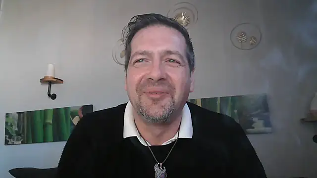 Snapshot of matrikes1 chatting on 12/26/24, 11:10 matrikes1 online show from 12/26/24, 11:10