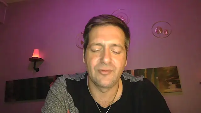 Snapshot of matrikes1 chatting on 01/13/25, 09:52 matrikes1 online show from 01/13/25, 09:52