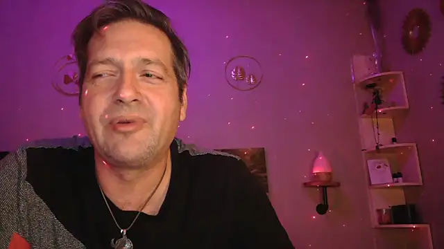 Snapshot of matrikes1 chatting on 01/18/25, 08:09 matrikes1 online show from 01/18/25, 08:09