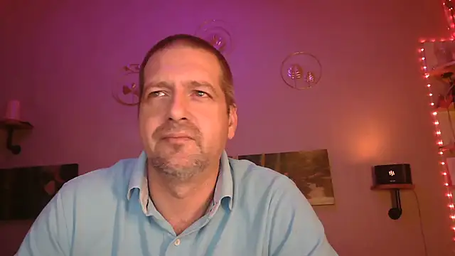 Snapshot of matrikes1 chatting on 02/14/25, 06:40 matrikes1 online show from 02/14/25, 06:40