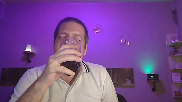 Snapshot of matrikes1 chatting on 03/13/25, 10:21 matrikes1 online show from 03/13/25, 10:21