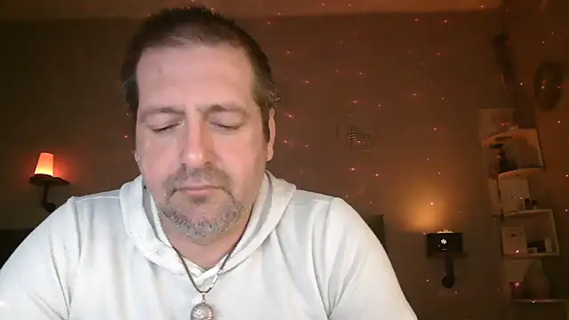 Snapshot of matrikes1 chatting on 03/21/25, 07:57 matrikes1 online show from 03/21/25, 07:57