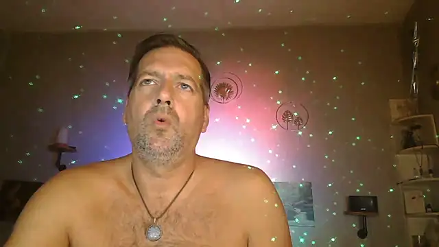 Snapshot of matrikes1 chatting on 10/08/25, 05:32 matrikes1 online show from 10/08/25, 05:32