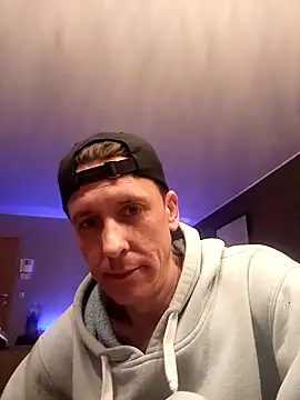 Snapshot of Antonio11111x chatting on 04/20/26, 06:31 Antonio11111x online show from 04/20/26, 06:31