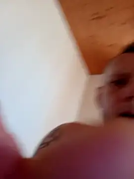 Snapshot of Kw8585kw chatting on 04/08/26, 12:27 Kw8585kw online show from 04/08/26, 12:27