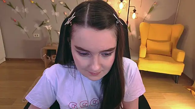 Snapshot of CloudGrace chatting on 04/18/26, 06:23 CloudGrace online show from 04/18/26, 06:23