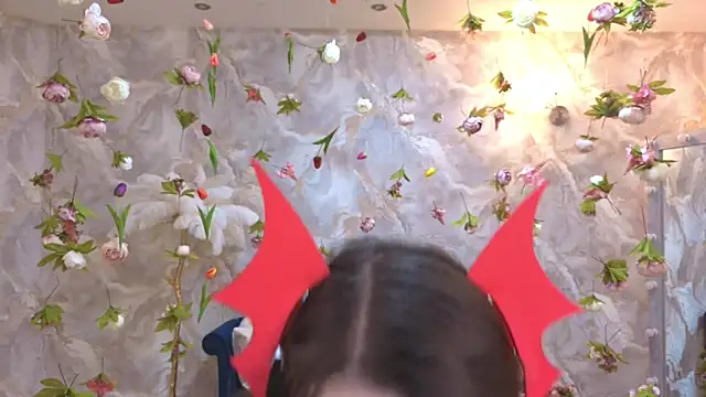 Snapshot of CloudGrace chatting on 06/20/26, 06:22 CloudGrace online show from 06/20/26, 06:22