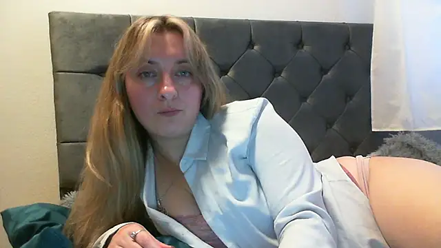 SusanCurt online show from 10/26/25, 04:24