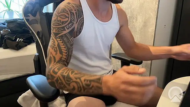 Snapshot of bigdick19cm90 chatting on 10/04/25, 01:20 bigdick19cm90 online show from 10/04/25, 01:20