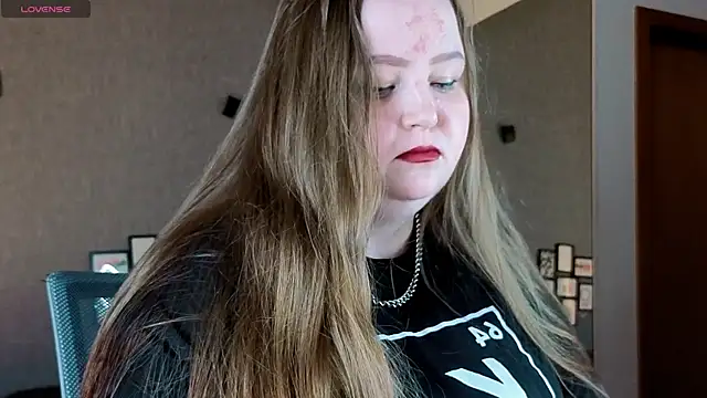 EMMA  CONNOR online show from 10/20/25, 05:24