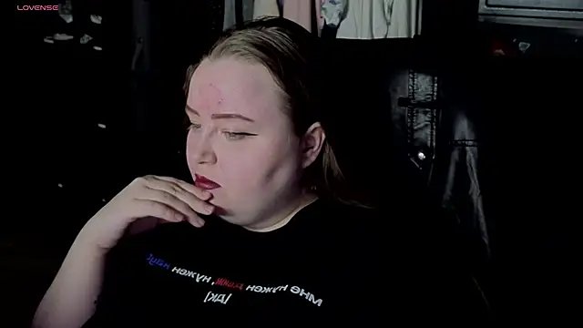 EMMA  CONNOR online show from 11/03/25, 09:27