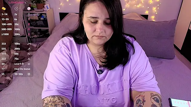 Snapshot of naughtykiss chatting on 04/09/26, 04:23 naughtykiss online show from 04/09/26, 04:23