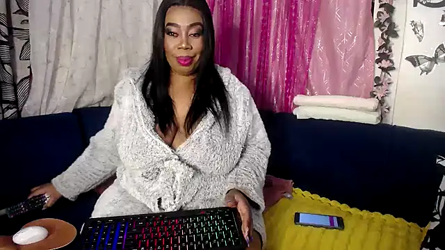 Snapshot of crystalbxx chatting on 05/16/26, 04:28 crystalbxx online show from 05/16/26, 04:28