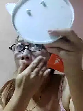 Snapshot of asianwet4u chatting on 07/17/26, 04:30 asianwet4u online show from 07/17/26, 04:30