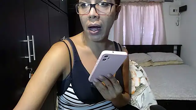 Snapshot of sensual_nataliee chatting on 01/23/25, 05:52 sensual nataliee online show from 01/23/25, 05:52