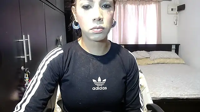 Snapshot of sensual_nataliee chatting on 01/25/25, 04:24 sensual nataliee online show from 01/25/25, 04:24