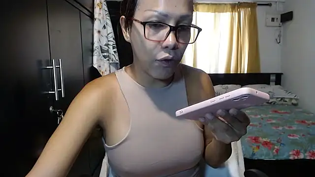 Snapshot of sensual_nataliee chatting on 02/17/25, 04:04 sensual nataliee online show from 02/17/25, 04:04