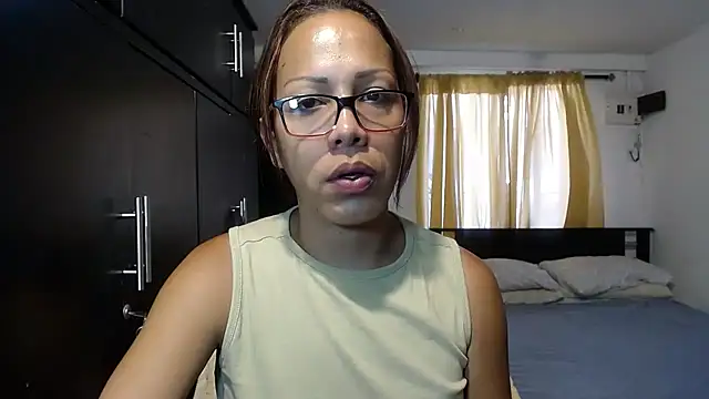 Snapshot of sensual_nataliee chatting on 03/03/25, 06:01 sensual nataliee online show from 03/03/25, 06:01