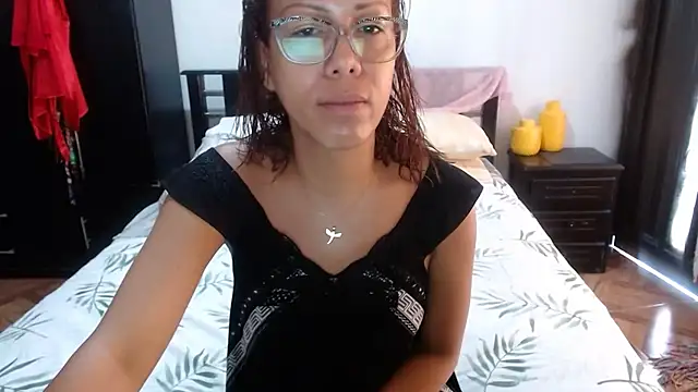 Snapshot of sensual_nataliee chatting on 10/08/25, 01:42 sensual nataliee online show from 10/08/25, 01:42