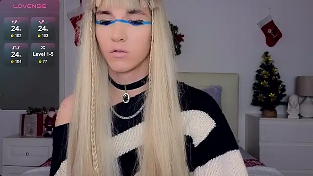 Snapshot of HelenSpellman chatting on 01/07/25, 10:19 HelenSpellman online show from 01/07/25, 10:19