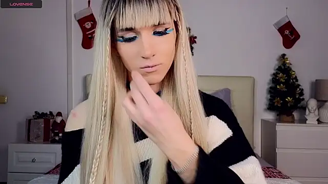 Snapshot of HelenSpellman chatting on 01/08/25, 04:44 HelenSpellman online show from 01/08/25, 04:44