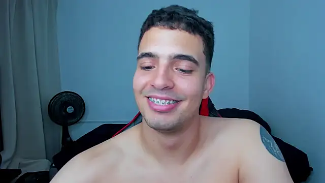 Snapshot of tanner_hard_ chatting on 03/02/25, 01:04 tanner hard online show from 03/02/25, 01:04