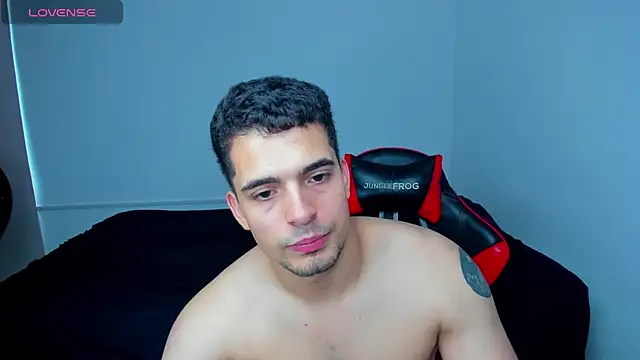 Snapshot of tanner_hard_ chatting on 03/16/25, 06:23 tanner hard online show from 03/16/25, 06:23