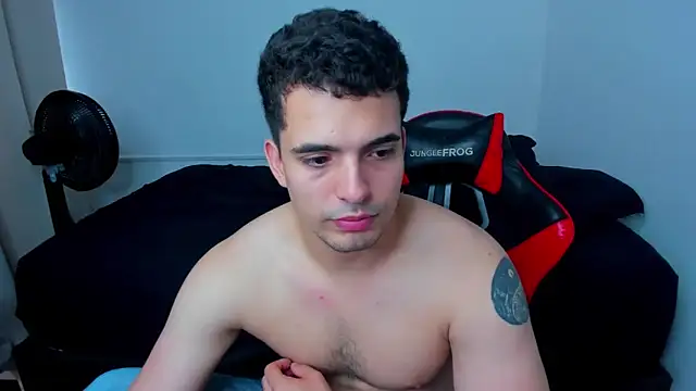 Snapshot of tanner_hard_ chatting on 03/19/25, 08:32 tanner hard online show from 03/19/25, 08:32