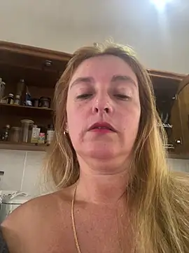 Snapshot of moniquerainx chatting on 06/11/26, 03:10 moniquerainx online show from 06/11/26, 03:10