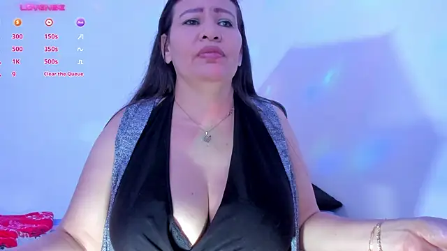 esmeralda milf online show from 12/03/24, 11:24