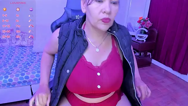 esmeralda milf online show from 09/11/25, 06:41