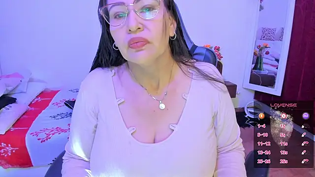 Snapshot of esmeralda_milf chatting on 01/15/26, 03:16 esmeralda milf online show from 01/15/26, 03:16