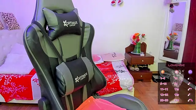 Snapshot of esmeralda_milf chatting on 02/07/26, 11:58 esmeralda milf online show from 02/07/26, 11:58