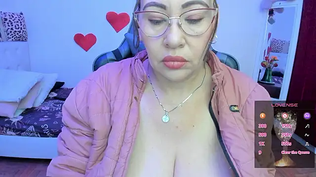 Snapshot of esmeralda_milf chatting on 02/23/26, 01:52 esmeralda milf online show from 02/23/26, 01:52